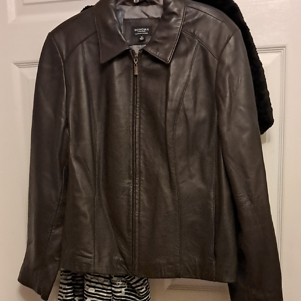Women's LEATHER Jacket. Great for Spring.
